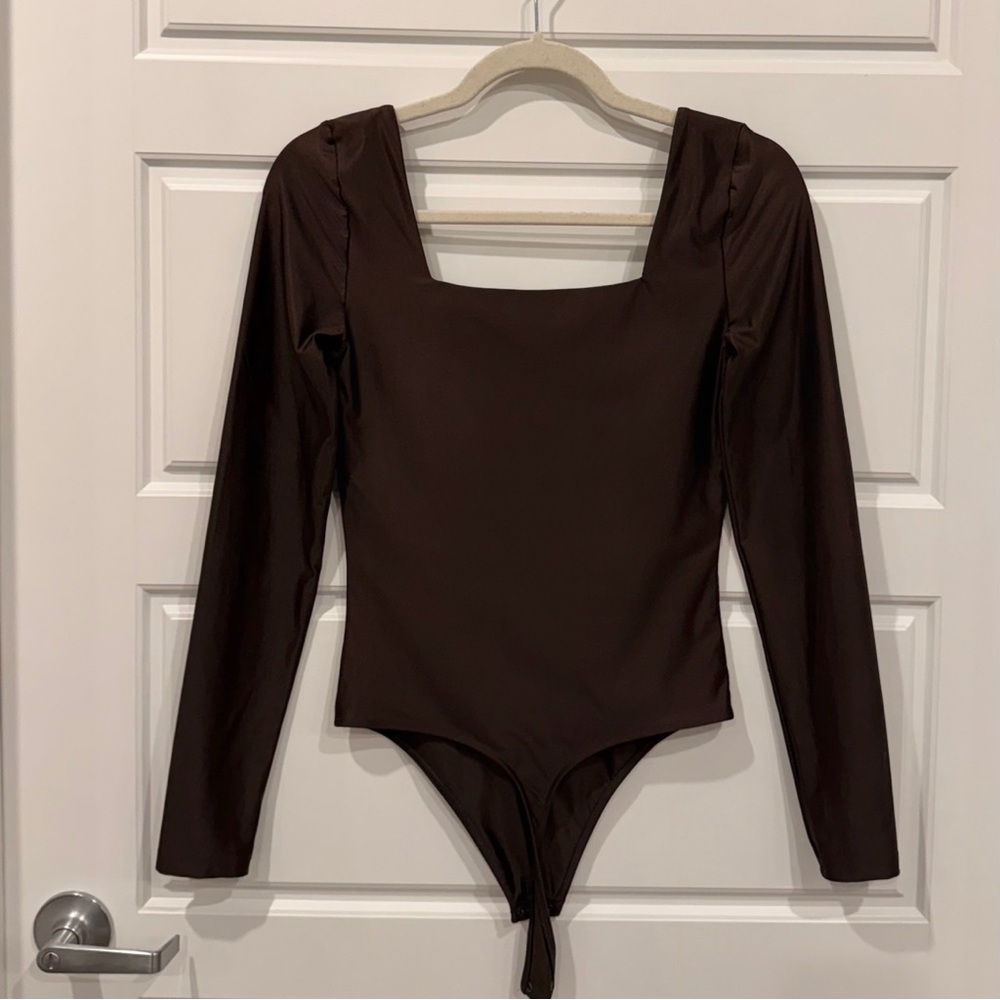 Aritzia Babaton Satinette Square-Neck Long Sleeve Bodysuit S Brown Effortless - Picture 4 of 6